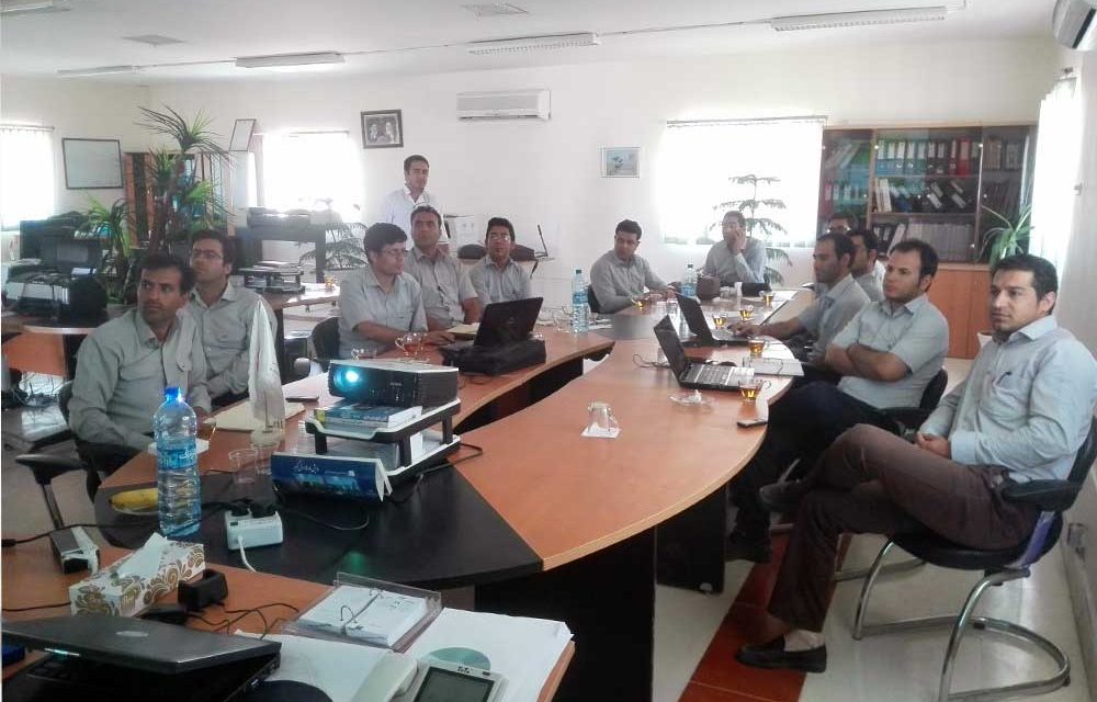 معدن سنگ آهن گهرزمين